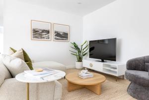 Kahlo Bondi - Luxury Escape - 2 Bedroom Furnished Apartments