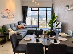 Beacon Executive Suite by stayCATion Homestay