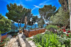 Luxury villa - by the sea, summer kitchen, hot tub, SUP, boat, 5 rooms, wifi, parking - Trogir