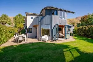 Lakehouse Retreat - Wanaka Holiday Home - Glendhu