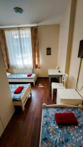 Happy Hotel