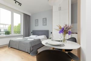 Wola Pet-friendly Apartments with AC Sławińska by Noclegi Renters