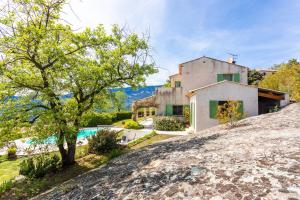 Villas VILLA ROCHE GRISE - Berre-les-Alpes : Villa avec Piscine Privée