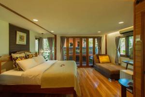 Kaengkrachan Boathouse Paradise Resort