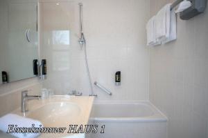 Double Room Standard - House 1 room in Hotel Restaurant Luitpold am See