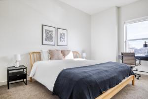 Elmhurst 1br w lounge pool gym nr Metra CHI-864