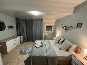 Център Варна апартамент с паркинг за нормална до средно голяма кола