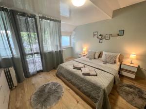 Център Варна апартамент с паркинг за нормална до средно голяма кола