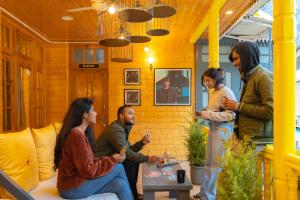 Whoopers Boutique Kasol