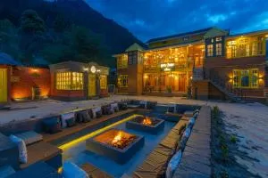 Whoopers Boutique Kasol - Tosh