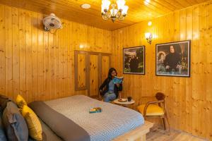 Whoopers Boutique Kasol