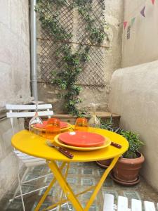 Appartements La maison jaune avec terrasse : photos des chambres