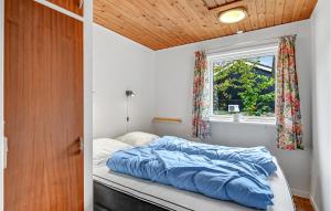 2 Bedroom Nice Home In Fårvang