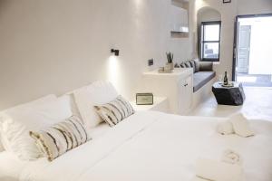 One of One - Aurelia