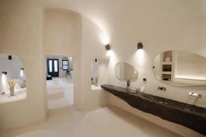 One of One Suites Oia