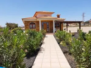 Villa Casa Del Sol 3 Bedroom Villa With Private Solar Covered 12m x 6m Pool Minimum Stay 7 Nights Chromecast And WiFi Throughout The Property - La Ampuyenta