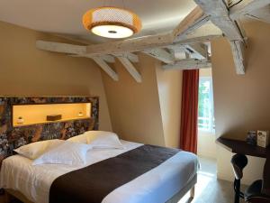 Hotels Hotel & Restaurant - Le Manoir des Cedres - piscine chauffee et climatisation : photos des chambres