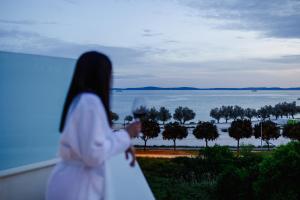 Beach front apt Maal, private spa & parking