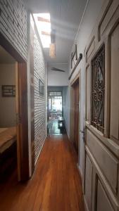 Suítes em casa centenária no centro de Socorro