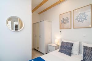 Apartment SeventySeven 77 Room SeventySeven