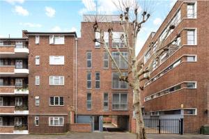 Bright 2BD Flat with Private Balcony and close to Old Street Tube