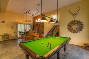StayVista at Peacocks & Partridges with Amidst Greenery, Terrace, Indoor Fireplace, Bar & Snooker Table