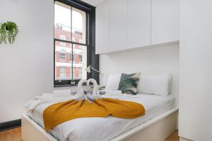 Flat in the heart of Shoreditch High Street!