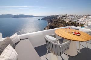 The Cook's Maisonette with Hot Tub & Caldera View  room in Ikies Santorini