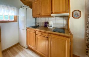 Lovely Home In Jälluntofta With Sauna