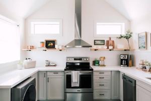 Harbour Main playful century home w private patio