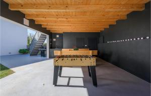 4 Bedroom Lovely Home In Zuzici