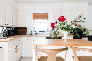 Hart House a fresh 3 bedroom century home ST-2020-0279