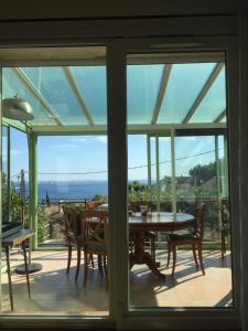 Villas maison entierement climatisee vue d'exception mer et rade de Marseille avec piscine 8 personnes : photos des chambres
