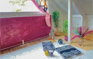 Cozy Home In Klintehamn With Wifi