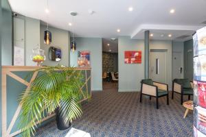 Hotels Hotel De Paris : photos des chambres