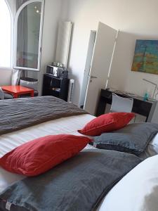 B&B / Chambres d'hotes Chambres d'Hotes LA PASTOURELLE Royan centre : photos des chambres