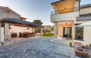 Awesome Home In Stinjan With Outdoor Swimming Pool, Jacuzzi And Wifi