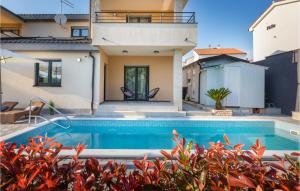 Awesome Home In Stinjan With Outdoor Swimming Pool, Jacuzzi And Wifi