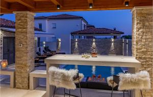 Awesome Home In Vodnjan With Kitchen