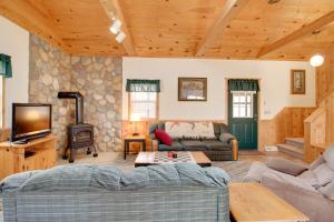 Minnesota Cabin Rental 3 Mi to Pelican Lake!