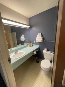 King Room room in Manistee Inn & Marina