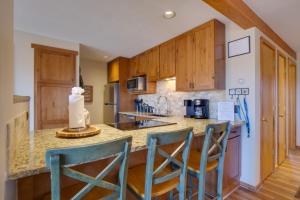 Silverthorne Condo Patio, Mtn Views, Pool Access!