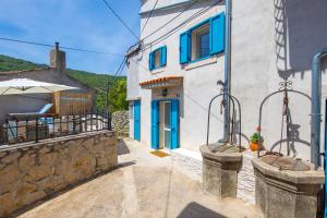 House Bajota with terrace and sea view