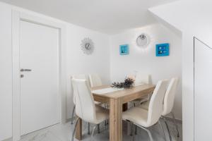 House Bajota with terrace and sea view