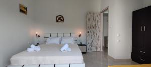 Wave Sound Apartments - Beach View