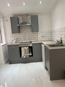 Burleigh House - 3 Bed House