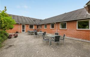 Cozy Home In Løkken With Kitchen