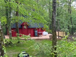 Chalets Kota avec bain nordique, sauna et piscine : photos des chambres