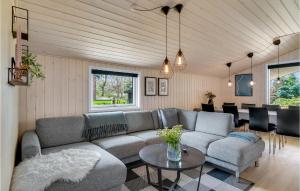 Cozy Home In Fårvang With Wifi