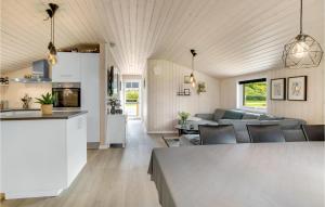 Cozy Home In Fårvang With Wifi